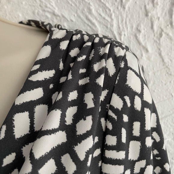 Lauren Ralph Lauren Sunburst Overlap Dress - Picture 3 of 10